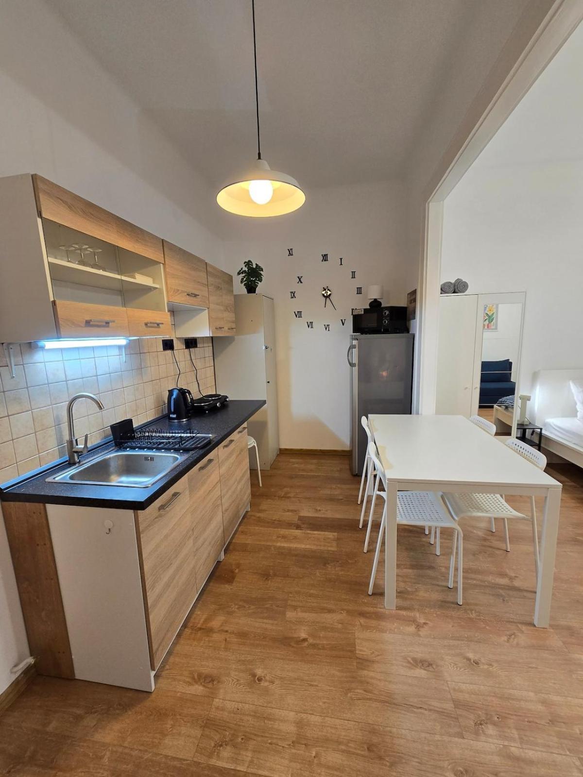 Margalit 15 - Cosy In Pannonia Street Apartment